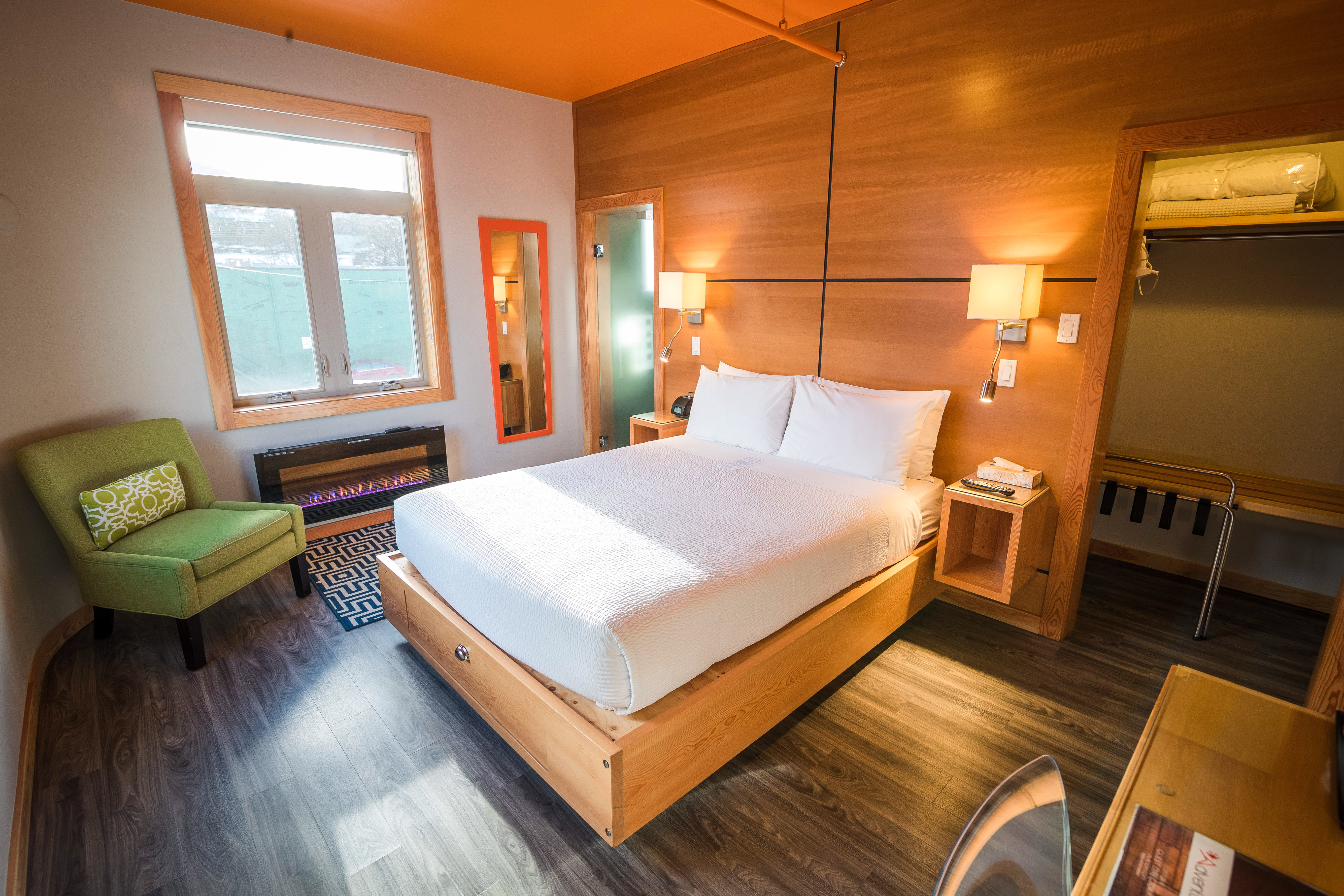 Urban Excape Deluxe King Accommodation Revelstoke BC