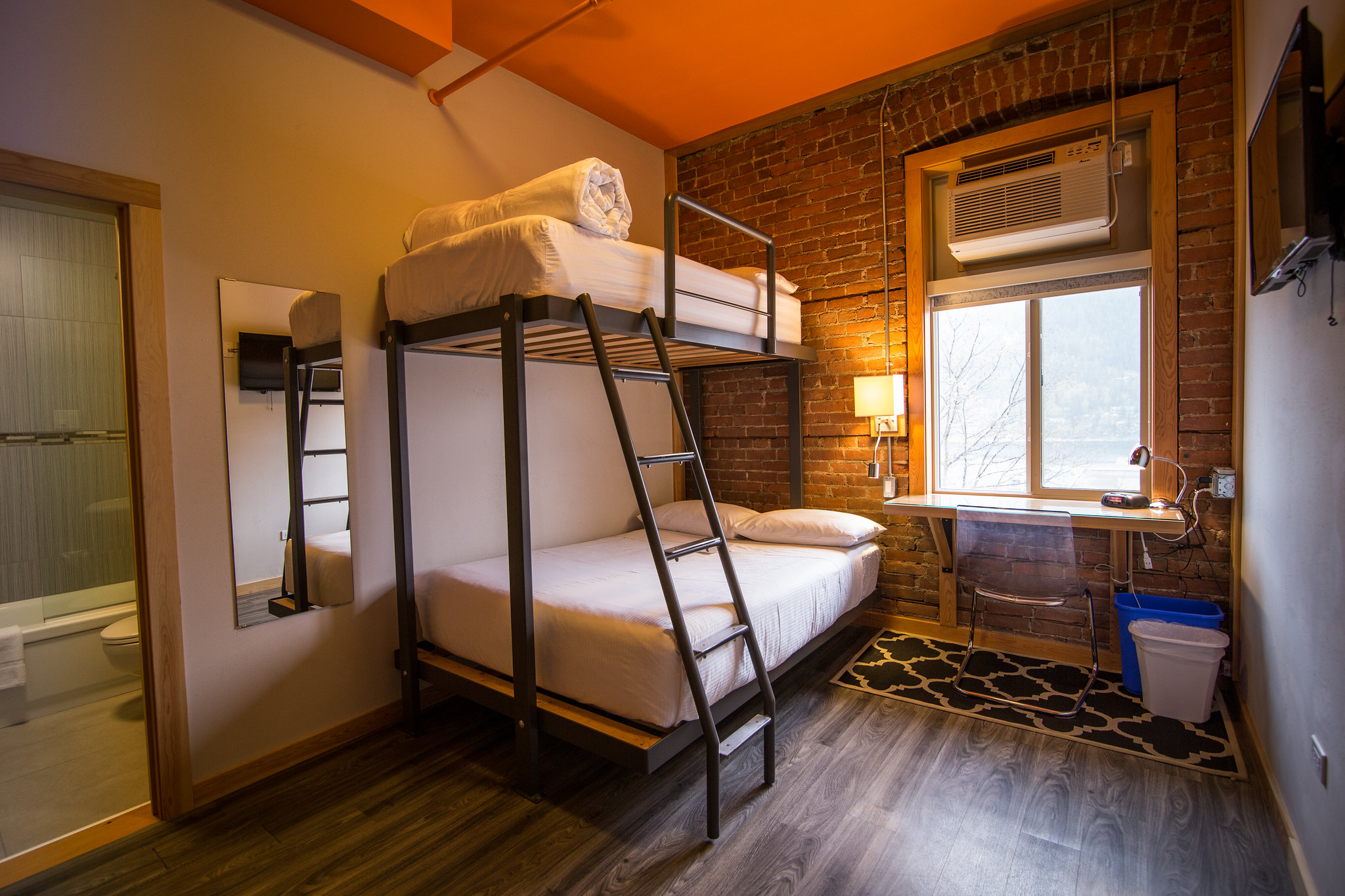 Urban Excape - Economy Double Twin Room accommodation